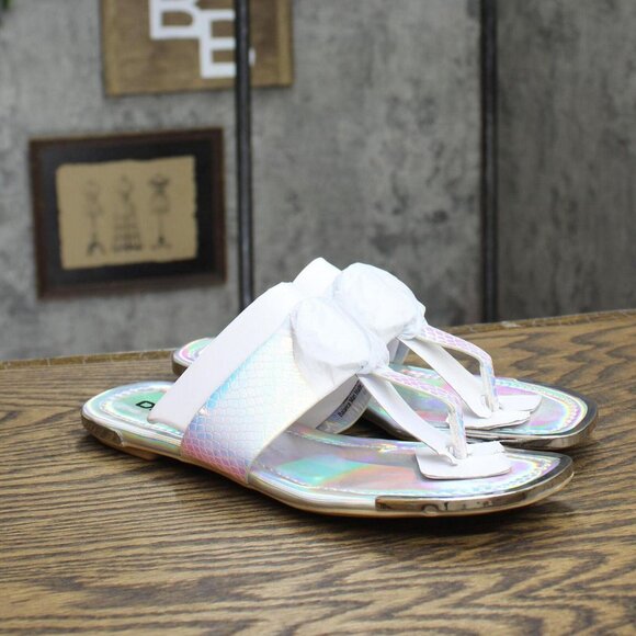 NWT DKNY Women's Footwear Isha Flat Sandal K4169795 Silver Iridescent Halcott 7M - Picture 5 of 11